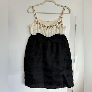 Perfect condition only wear it once or twice. US 2-4